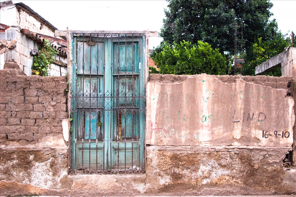 not just a striking blue door, but  a demolished house where a family from Salta lived 