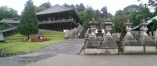 Nigasudo Temple - At the bottom, the courtyard