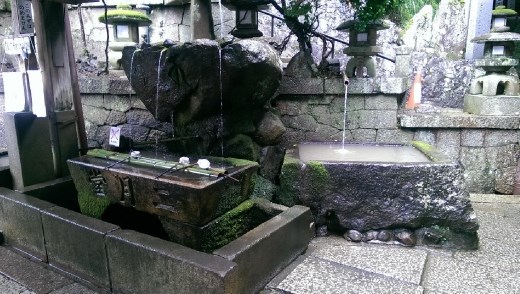 Nigasudo Temple - A fountain at the temple