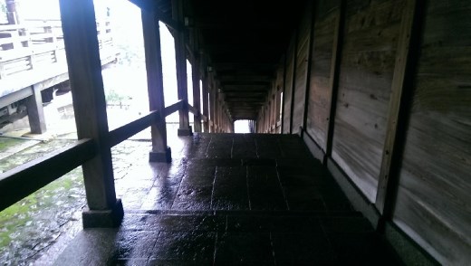 Nigasudo Temple - Steps down the temple