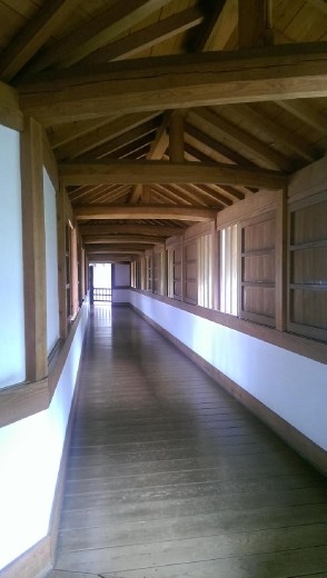This is part of Hyakken Roka or the long corridor which is 300m long. It runs along the western rampar. THe wall contains hidden defences. There are sleep quarters too.