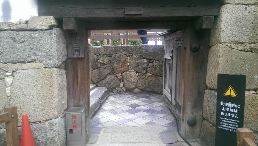 Gate for hobbits