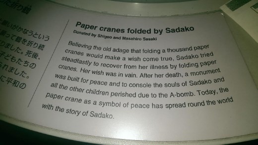 Description of paper cranes folded by Sadako