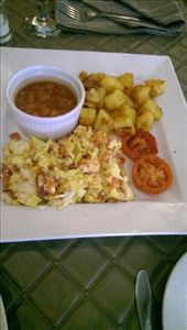 First decent food in Philippines at Swagman Hotel in Ermita: by macedonboy, Views[204]