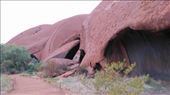 Interesting rock formation at Uluru: by macedonboy, Views[283]