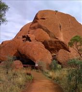 Entrance to Kulpi Mutitjulu or family cave: by macedonboy, Views[554]