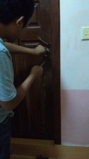 Hadn't noticed the door handle was broken on the toilet door. Had to get the receptionist to jimmy the lock.