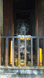 The upper level of Angkor Wat - A sleeping Buddha: by macedonboy, Views[206]