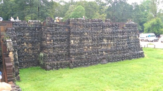 Some temple opposite Terrace of Elephants
