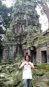 Mini me at Ta Prohm: by macedonboy, Views[112]