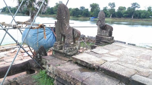Nada and lions at Sras Srang