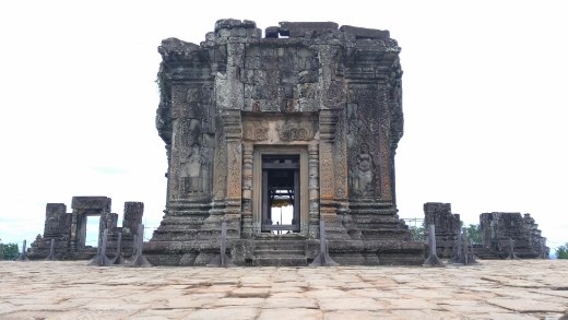 Main temple at Phnom Bakheng
