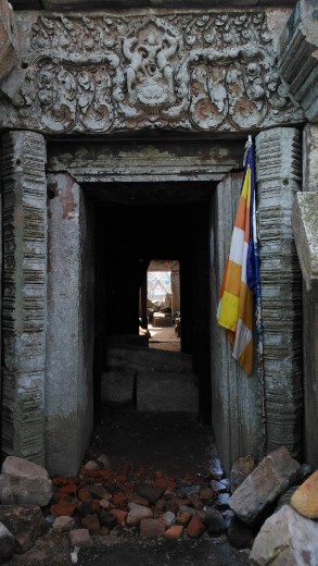 Ruins of shrine at Wat Ek Phnom Temple