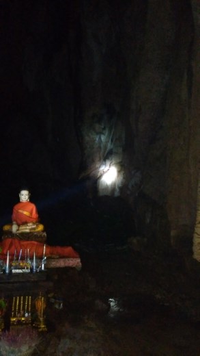 Bet Meas Cave - Looks like a women behind the Buddha