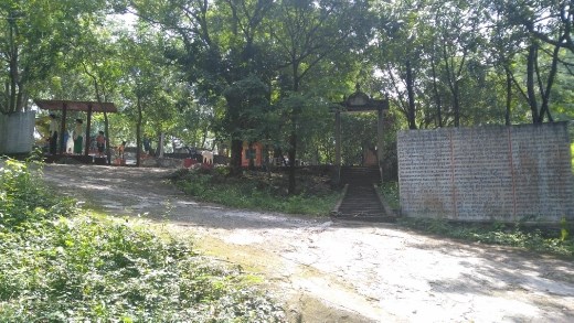 On the way to the Kiling Caves