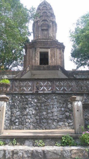 A shrine next to main temple of Wat Sampeou