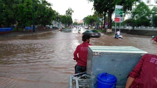Trying to get across the road from Wat Phnom