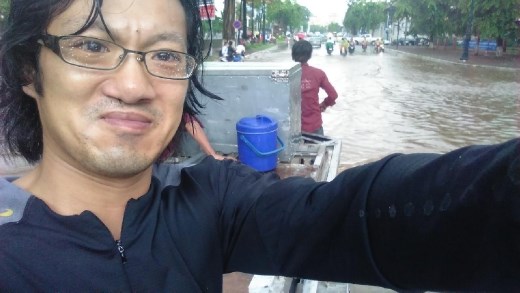 Trying to get across the road from Wat Phnom