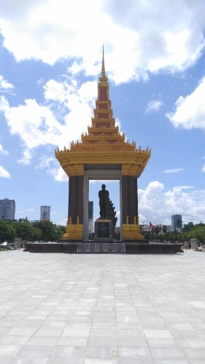Statue of King Norodom Sihanouk near Independence Monument