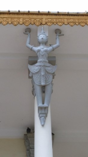 Support column at Preah Tineang Tevea Vinichhay