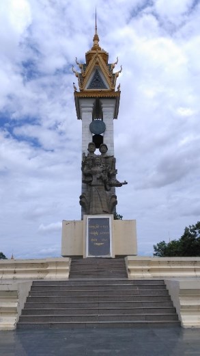 Cambodian-Vietnamese Friendship Monument at Wat Botum Park