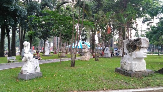 Statues in Tao Dan Park