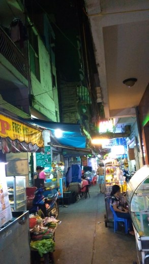 The small alleys look kind of seedy