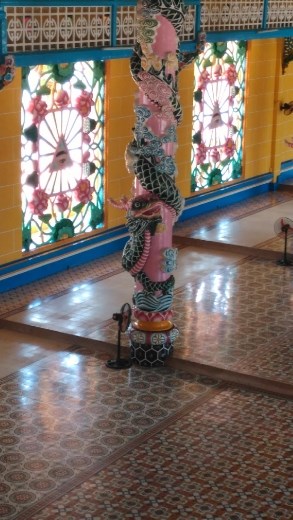 A column decorated with a dragon