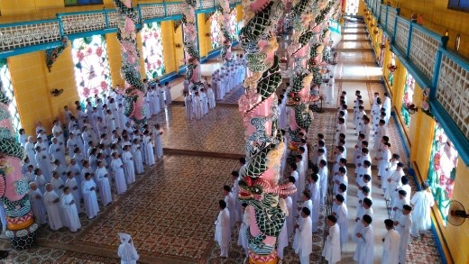 Worshippers begin their prayers