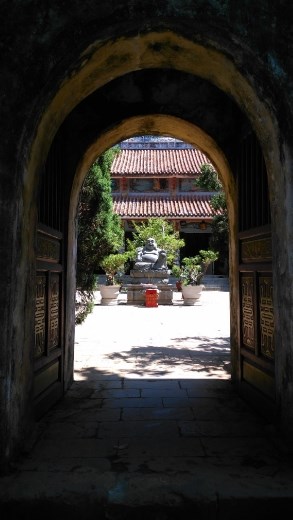 Entrance to Tam Thai Pagoda