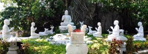 Statues at Linh Ung Pagoda