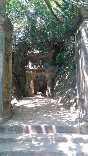 Entrance to Huyen Khong Cave 