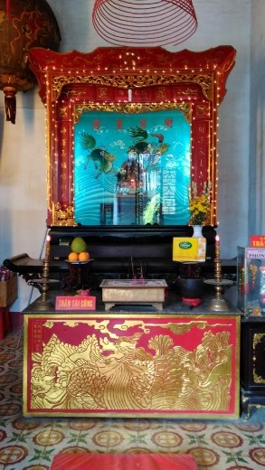 The right hand shirne in the temple at Quang Trieu Assembly Hall