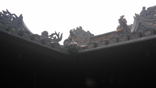Fish tile on roof of Quang Cong Temple