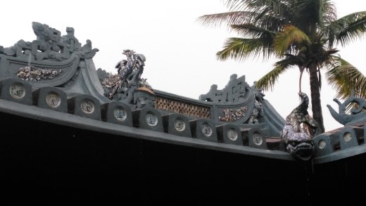 Fish and Phoenix tiles on roof of Quang Cong Temple