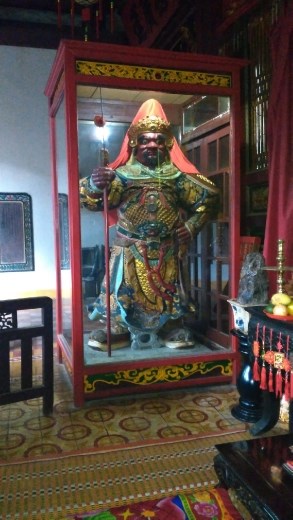 Quan Cong guardian statue