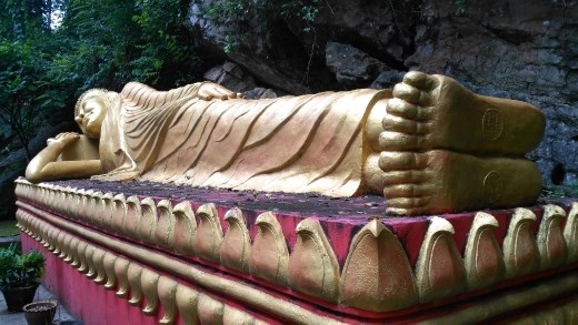 Random statues on Mount Phou Si