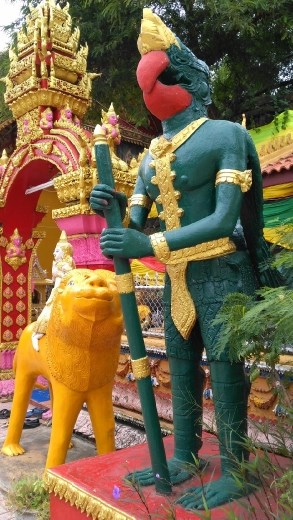 Random statue at Wat Si Muang
