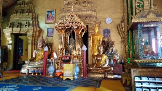 Inside Wat Si Muang