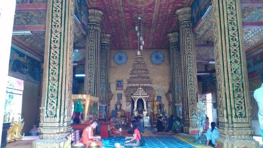 Inside Wat Si Muang