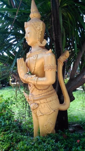 Random statue within the grounds of Wat That Luang