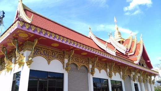 New temple in the grounds of Wat Pho Chai