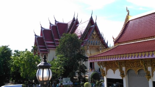 New temple in the grounds of Wat Pho Chai