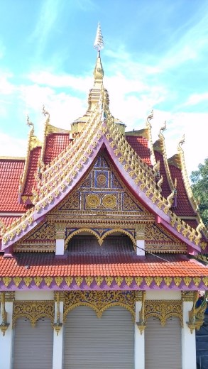 New temple in the grounds of Wat Pho Chai