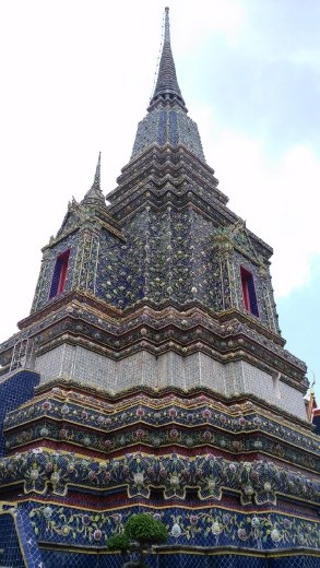 Phra Maha Chedi Song Phra Srisuriyothai