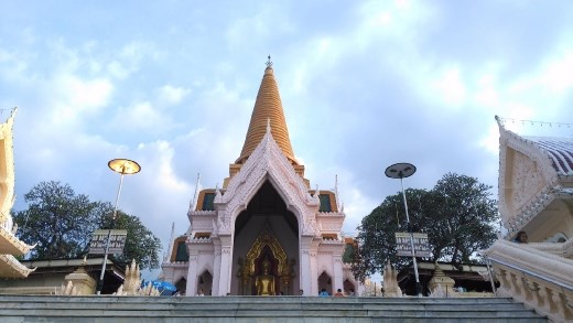 Phra Pathom Chedi School