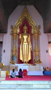 Phra Pathom Chedi School - Main Buddha statue: by macedonboy, Views[189]