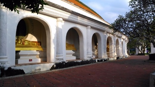 Phra Pathom Chedi School - Cloister with various Buddha statues