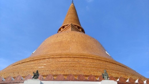 Phra Pathom Chedi School - The 120m tall stupa