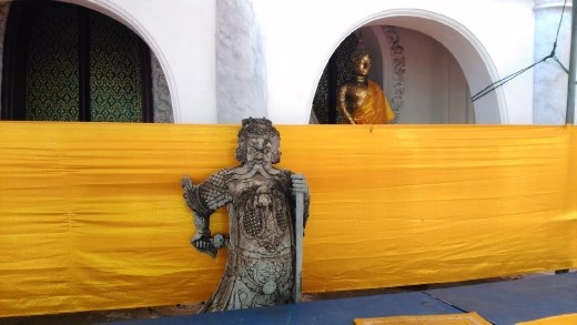 Phra Pathom Chedi School - Chinese guardian with Buddha
